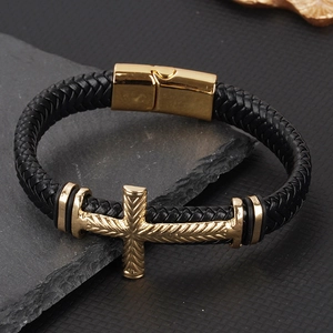 Pulsera punk de cuero trenzado para hombre con cruz dorada y cierre magnético suave