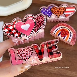 Lot de grandes pinces à cheveux cœur léopard avec lettrage LOVE sur bois