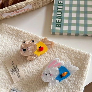 Pinces à cheveux en acétate motif ours et lapin avec détails à carreaux et carotte
