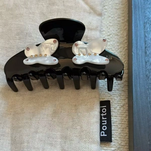 Pince à cheveux papillon en acétate noir élégante avec nacre et strass étincelants