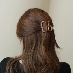 Elegant amber heart claw clip for women, transparent hair accessories in minimalist style
