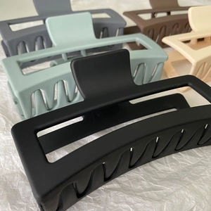 Detailed view of large 13cm matte rectangular hair claws in various Morandi colors
