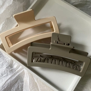 Matte 13cm rectangular hair claw clips in beige and olive green for thick hair