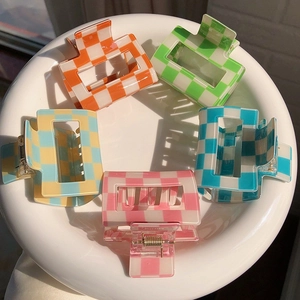 Retro Checkerboard Hair Claw Clip Fashion Large Acrylic Checkered Hair Jaw Clip Elegant Hair Accessories For Women Daily