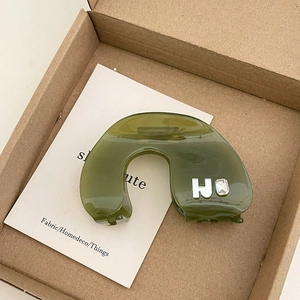 Elegant dark green acetate claw clip featuring a rhinestone and H-letter design for women