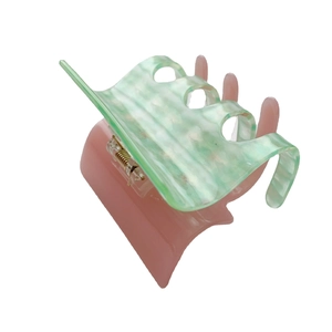 Grande pince à cheveux en acétate vert menthe et rose avec motif damier brillant