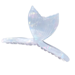 Pinza para el pelo con forma de cola de sirena y acabado perlado aurora sobre blanco