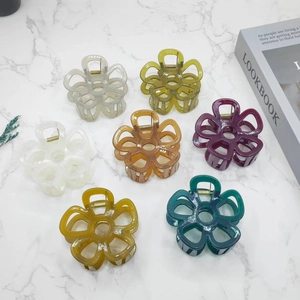 Large Flower Hair Claw Clips For Women Elegant Acrylic Resin Jelly Color Hollow Petal Hair Catch Clips Hair Accessories