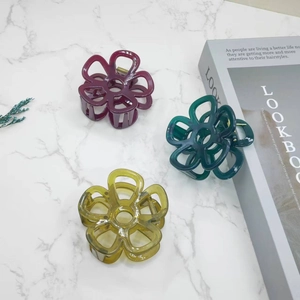 Flower hair claw clips in translucent jelly colors made of acrylic for women