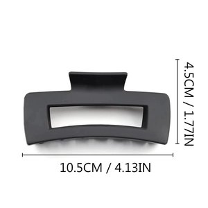 Vue détaillée d'une pince à cheveux carrée noir mat de 10,5 cm avec dimensions