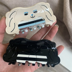 Pinces à cheveux mignonnes en acétate avec motifs de chiens en coloris crème et noir