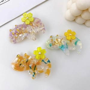 Three-piece set of cute 6cm acetate cat hair clips with marble texture and floral detail