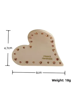 Vista dettagliata della molletta a cuore con strass e misure delle dimensioni