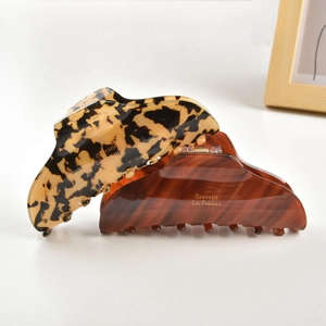 Elegant leopard and amber tortoiseshell acetate claw clips for hair styling