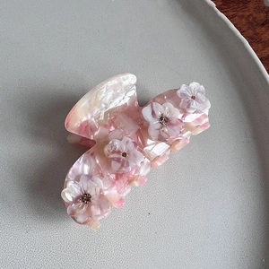 Rosafarbene Haarspange aus Acetat mit 3D-Blumen und funkelnden Strasssteinen verzierter