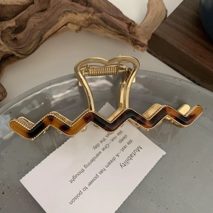 Vintage golden metal wave hair claw clip with tortoiseshell resin and heart grip