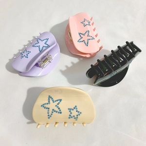 Pinces à cheveux en acétate avec motif d'étoiles en lilas, rose, noir et crème