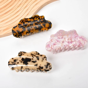 Retro 13cm acetate shark hair clips in tortoiseshell and seashell patterns
