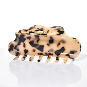Detailed macro shot of the 13cm tortoise shell acetate hair claw clip with golden spring