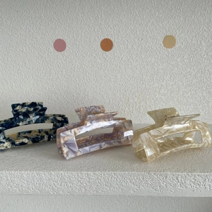 Three-piece acetate hair claw clips in oil painting style marble patterns for women