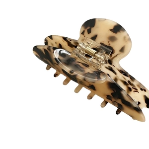 Pince à cheveux chic en acétate avec motif léopard écaille pour coiffure femme