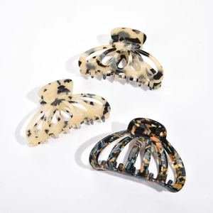 Three-piece set of retro tortoiseshell acetate hair claws in hollowed-out shark clip style