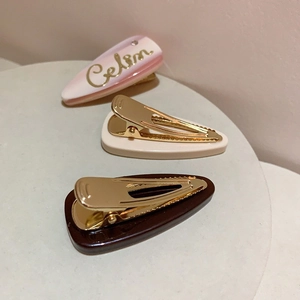 Set di tre graziose mollette per capelli in acetato con strass in rosa, crema e marrone