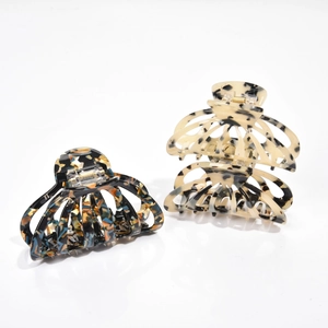 Retro hollow acetate shark hair clips in tortoiseshell and cream marble patterns
