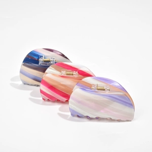 Set of 3 minimalist acetate hair claws with marble texture in purple and pink tones