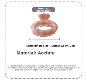 Detail view of pink marble acetate hair claw with 7.2x5.6cm dimensions and handmade logo