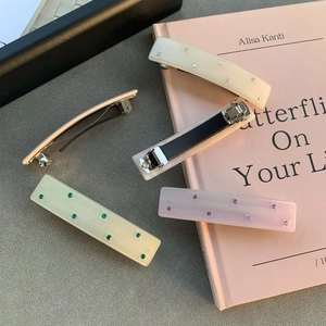 Lot de 5 barrettes élégantes en acétate avec strass aux couleurs pastel douces