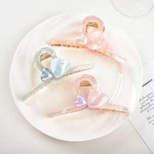 Three-piece set of heart-shaped marble acetate hair claws in pearl pink, blue, and purple