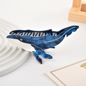 Pince à cheveux baleine en acétate marbré bleu sur un support en pierre blanche