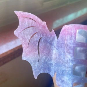 Pince à cheveux chauve-souris gothique avec dégradé rose et violet scintillant