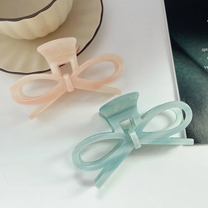 Pinces à cheveux nœud en acétate rose et vert pastel avec une texture marbrée raffinée