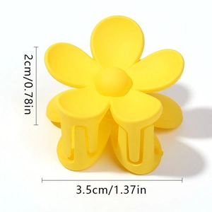 Dettaglio molletta per capelli a fiore giallo opaco con dimensioni 3,5 cm x 2 cm