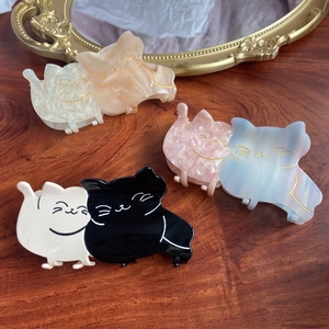 Cute acetate cat hair claw clips in marble patterns for women's elegant hair styling