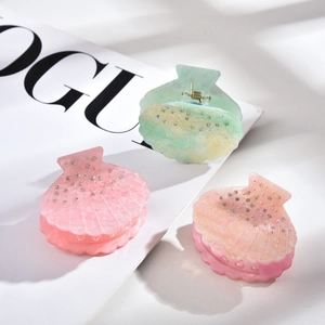 Set di tre mollette per capelli a conchiglia con strass e glitter in colori pastello
