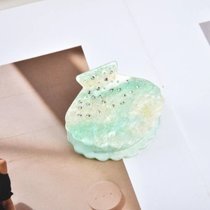 Pinza per capelli a conchiglia verde menta in acetato con glitter e strass scintillanti