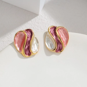 Irregular heart shaped dripping oil earrings in pink and burgundy with gold trim accents