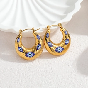 Boucles d'oreilles créoles rétro en acier doré avec motif œil et fini texturé