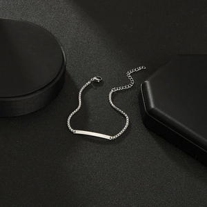 Polished curved bar on a box chain stainless steel bracelet with adjustable clasp