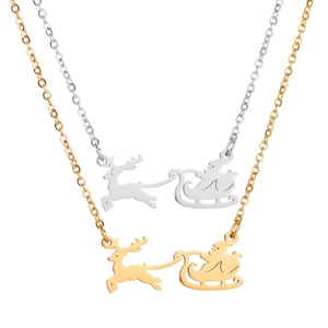 Vintage rendierslee kettingen in goud en zilver met gedetailleerde uitgesneden hanger