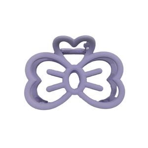 Eleganter lilafarbener Haarclip Schmetterling matt mit hohlem Flügeldesign für Damen