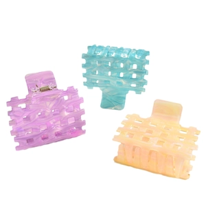 Three-piece set of hollow grid cellulose acetate hair claws in marble pastel colors