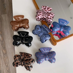 Pinces à cheveux nœud avec motifs à pois et léopard dans divers coloris élégants