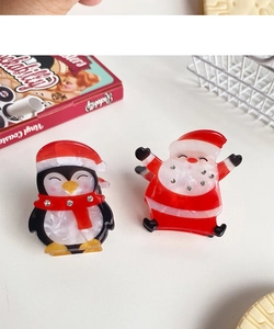 Détail des pinces à cheveux de Noël en acrylique avec motifs Père Noël et Pingouin