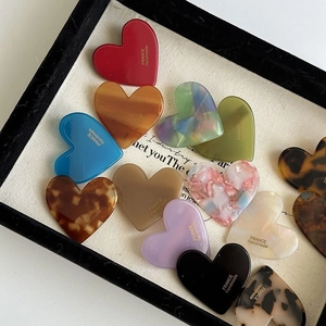 Sweet heart-shaped acetate hair clips with leopard print and marble textures for women