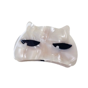 Eleganter Haarklammer Katze aus Acetat mit Sonnenbrille in Creme-Marmor-Optik