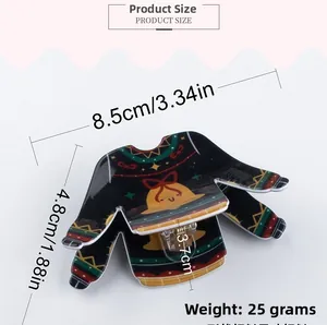 Détail d'une pince à cheveux en forme de pull vert avec cloches de Noël et dimensions